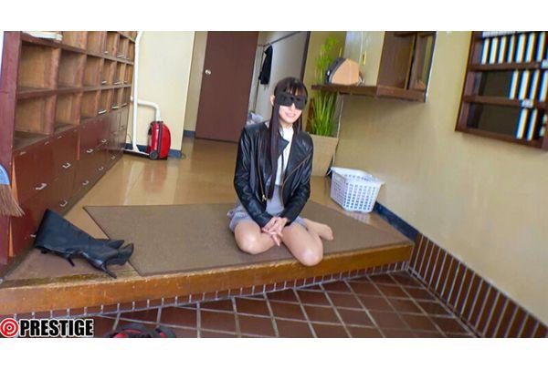 ABF-203 I Left Yahagi Umi Behind At A Guesthouse Full Of Men. Screenshot 8