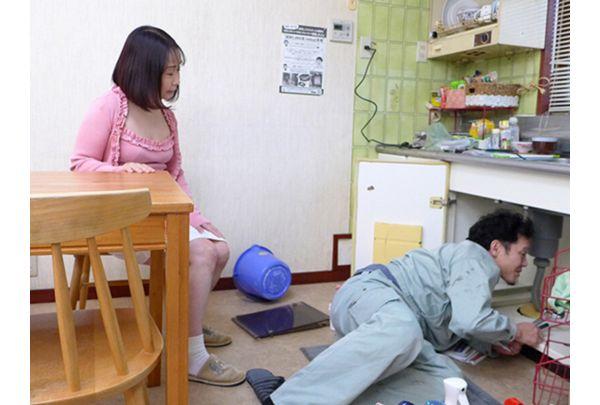 TMRD-1306 Mature Wife Drama: A Plumber's Virile Man Thrusts Into A Mature Woman's Private Parts. A Son's Homeroom Teacher Is Attracted To His Sexy Mother... Screenshot 8