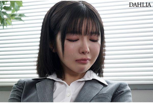 DLDSS-441 Zenba Mami, The Number One Resignation Agent, Is Abused By A Black Company And Ends Up Crying, Pissing Herself, And Begging For A Dick With Tears In Her Eyes. Screenshot 4