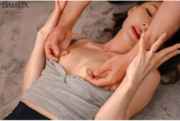 DLDSS-444 Ever Since The Day She Was Made To Orgasm From Her Nipples For The First Time In Her Life... Naho Ozawa, A Married Woman Who Lost Her Mind When Her Husband's Useless Subordinate At Work Pushed Her Pleasure Switch. Screenshot 3