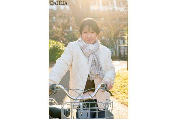 DLDSS-503 Today Is My Wife's Day Off. "Can Even A Woman Like Me In Her 40s Appear In An Adult Video?" Real Housewife Saki Ishida, 46 Years Old, AV Debut. Screenshot 2
