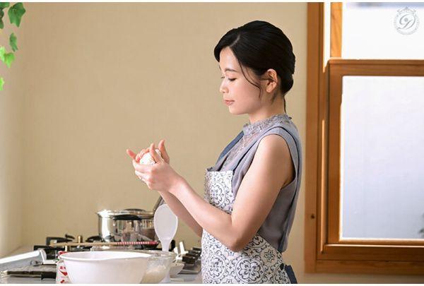 DLDSS-529 Shocking Transfer: DAHLIA's Kumi Koizumi, 41, Goes From Married Woman To Actress. That 'real Married Woman' Has Arrived! Screenshot 1