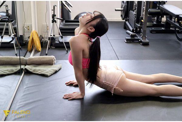 FNS-225 Big-assed Gym Trainer Who Attracts Only Guys With Big Dicks: Back-piston 4SEX Shinomiya Rui Screenshot 3