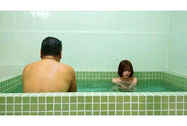 FTHTD-181 A Female Student And A Middle-aged Caretaker Spend New Year's Alone In A Student Dormitory. Unable To Control Her Urges Towards A Young Body... A New Year's Eve Deep Throat Fuck All Night Long. Screenshot 11