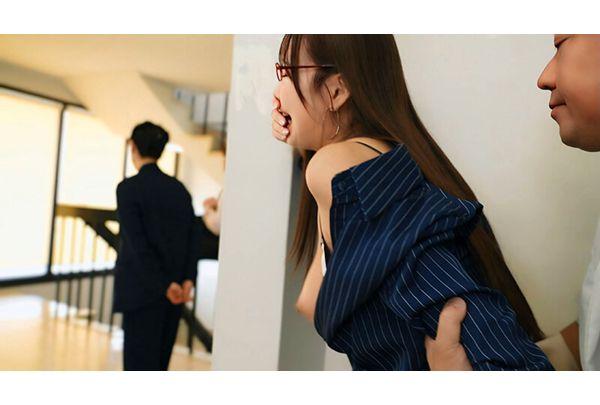 FTHTD-224 The Hidden Side Of A Power-Harassing Female Boss: While She Harshly Treats Her Subordinates And Even Denigrating Their Personalities, She's A Submissive Toy In Front Of The President - Mayu Hazuki Screenshot 3