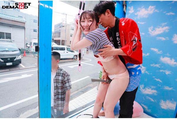 SDMM-212 Magic Mirror Number Bus: You Absolutely Mustn't Get Too Excited!!! With Your Beloved Boyfriend, You'll Be Playing A Tickling Endurance Game 30cm Behind A Mirror, Where A Skilled AV Actor Will Tease You To Your Heart's Content With His Amazing Skills!!! Featuring 5 Girls With Beautiful Off-the-shoulder Collarbones Screenshot 3