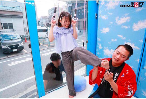 SDMM-212 Magic Mirror Number Bus: You Absolutely Mustn't Get Too Excited!!! With Your Beloved Boyfriend, You'll Be Playing A Tickling Endurance Game 30cm Behind A Mirror, Where A Skilled AV Actor Will Tease You To Your Heart's Content With His Amazing Skills!!! Featuring 5 Girls With Beautiful Off-the-shoulder Collarbones Screenshot 6