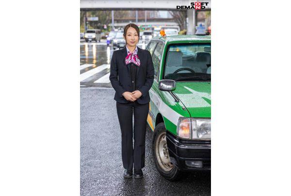 SDNM-556 Haruki Ranko, A 45-year-old Married Female Taxi Driver With 90,000 Followers Across Social Media, Makes Her AV Debut: "I Strive To Provide Courteous Service, But I Love Rough Extramarital Sex." Screenshot 9