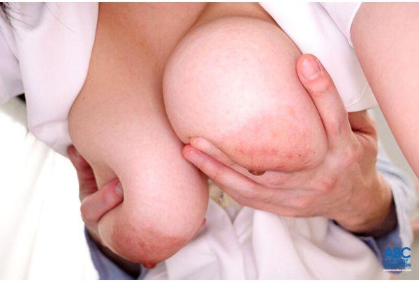 BOBB-442 Glasses-wearing Girl With Huge Breasts And J-cups, A Secret Nursing Session Begins With A Nurse Call. Boin "Suzu Aikawa" Box 3 Screenshot 14