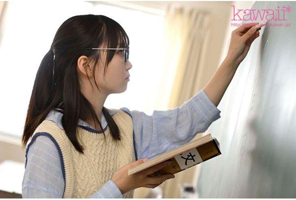 CAWD-986 A High School Teacher Who Is Treated Like A Child By Her Students, And Even More Childlike Than Them With Her A-cup Breasts, Is A Sleazy Adult Teacher Who Wants To Be Trained In Disgusting Play. Tamura Rina-sensei Makes Her Kawaii Exclusive Cumshot Debut. Screenshot 12