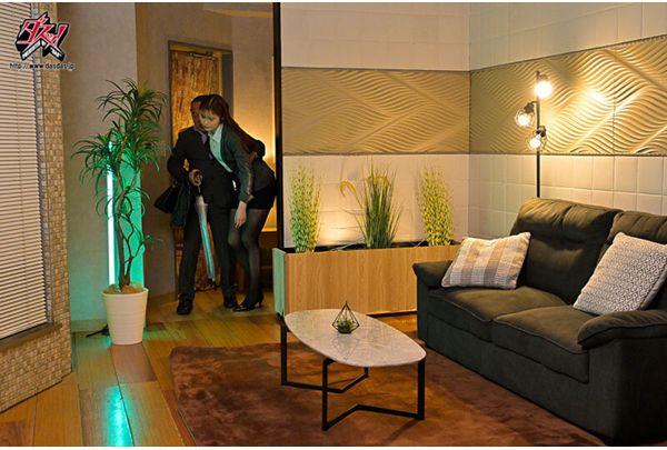 DASS-927 During A Business Trip, A Torrential Downpour Hit, And I Unexpectedly Got Drunk In Front Of My Disliked Boss... We Ended Up Sharing A Room Unexpectedly. Even After Dawn, We Were Still Passionately Having Sex, Our Saliva Mingling, Sweating Profusely, And I Was Cumming Inside Her. Amane Michelle Screenshot 1