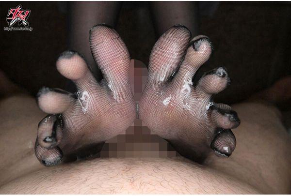 DASS-988 Enjoy The Irresistible Beauty Of Legs That Will Ruin Any Man. An Exquisite Foot Fetish Suite That's Too Sweet. The Sacred Feet In Sweaty Pantyhose Sandwich Your Penis And Squeeze It Tightly, Teasing You To The Point Of Ejaculation. Aya Sasakura Screenshot 4