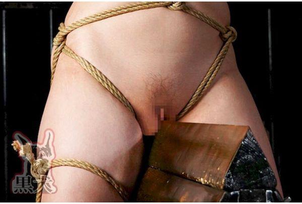 DOA-121 Triangular Horse Torture!! 04 The Crotch Is Torn Apart And The Woman Screams And Screams As The Slit Is Hit Directly! Women Who Can't Stand The Stimulation That Penetrates To The Heavens And Cum Screenshot 10