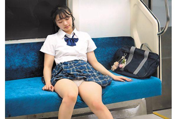 DVAJ-752 Fell Right Into The Trap When A High School Girl I Always See On The Last Train Pretended To Be Defenseless And Flashed Her Panties At Me. We Were Alone On The Train And Made Lewd Sounds As We Went Wild Until We Reached The Last Station. - Hanamori Natsuho Screenshot 1