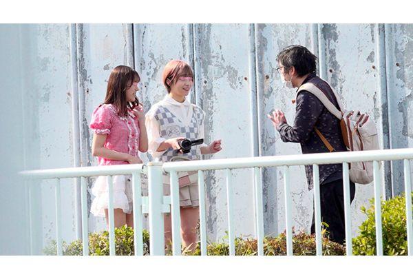 DVMM-282 Face Reveal MM Van Close Female Friends Only The Magic Mirror Two Reiwa Era Female College Students Reverse Pick Up A Showa Era Older Man And Challenge Him To An "Ejaculation Escape Game"! Confused By The Energetic, Insatiable Cock Of An Older Man Older Than Their Father, They Give Him A Handjob, A Double Blowjob, And A Harem Reverse Threesome! Finished With A Double Creampie! Screenshot 5