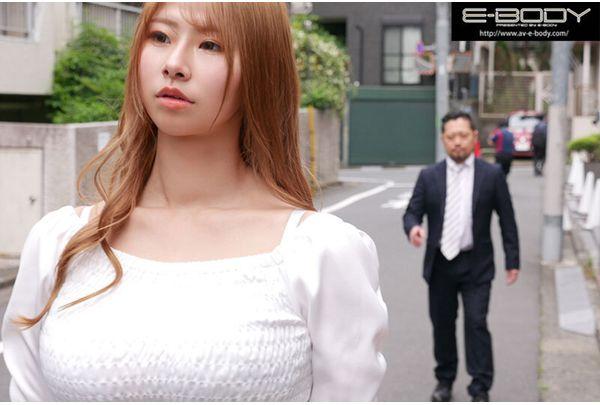 EBWH-373 I Blackmailed That Super Popular Hostess And Made Her Cum Like Crazy In A Vulgar And Humiliating Spread-legged Pose Lol. Kiyomiya Jinai Screenshot 8