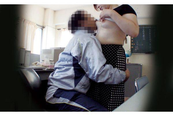 ERDM-178 4 Hours Of Sex Footage Of Mother Secretly Filmed By Son Interested In Mother's Body Screenshot 12