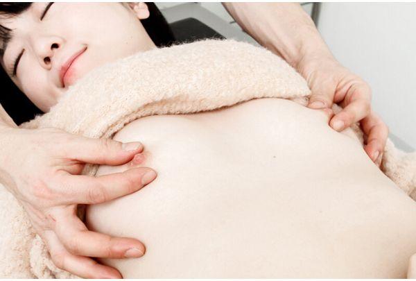EVIS-526 [Small Breasts] Nipple Sensual Beauty Salon Screenshot