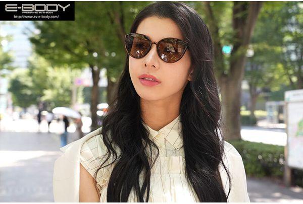 EYAN-210 Returning From Overseas, Asian Model Tsubaki Shinonome Makes Stunning AV Debut With Her Rock-hard Body. Screenshot 1