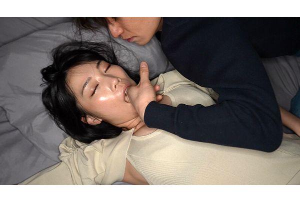 GEBB-060 Unprotected Woman Raped While Sleeping, Secretly Filmed; 4 Men Captured. Screenshot 8