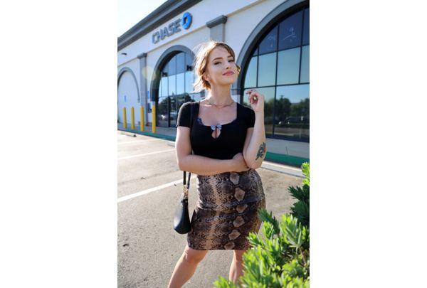 HIKR-253 A Super Glamorous Married Woman Picks Up A Guy At The Supermarket!? She Invites Him To Her House For Some Bold And Passionate Sex! Octavia (24) Screenshot 1