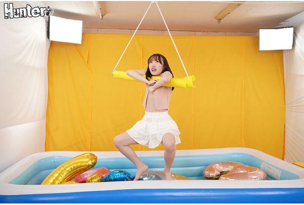 HNTRZ-024 Right In Front Of Her Boyfriend! A Humiliating Crab-legged Crane Game! If She Doesn't Succeed In Winning The Luxurious Prize, She'll Get An Erotic Punishment Game Where She Can Have Unlimited Creampie Sex! Screenshot 7
