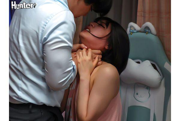 HUBLK-057 A Reclusive, NEET Daughter Becomes Rebellious And Her Single Mother Can No Longer Cope, So She Hires A Man To Help Her With Rape Rehabilitation. Screenshot 12