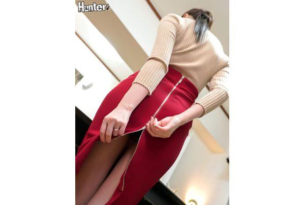 HUNTC-384 "Look At Me More..." A Young Wife Is Made To Feel Like A Woman By A Man Other Than Her Husband... To Fill The Loneliness Of Her Sexless Life, She Opens Her Zip-up Skirt And Seduces Me, Showing Off Her Big Ass Even Though Her Husband Is Nearby. Screenshot 8