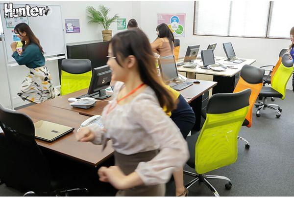 HUNTC-402 My Dick Is So Popular That Female Employees Line Up At Lunchtime! 2 I'm The Only Man In A Company Full Of Women, A Cleaning Lady! They Wait In Line At Lunchtime To Fuck My Dick... Screenshot 9
