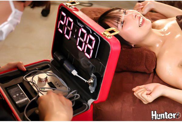 HUNTC-592 Time-Stopping Splash Esthetics! A Wicked Therapist's 'time-stopping Device' Freezes Your Body In Time, Locking You In An Arched Back Position! In This Stopped World, Only The Pleasure Is Unstoppable, Resulting In Endless, Explosive Squirting! Screenshot 9