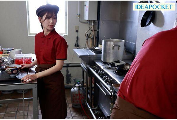 IPZZ-674 [A Realistic Non-fiction Story] Why I, A Married Woman Working At A Beef Bowl Restaurant, Became Addicted To Unfaithful Creampie Sex With A Younger Student Who Saw Me As A Woman - Tsumugi Akari Screenshot 1