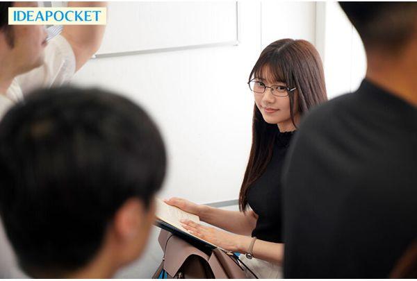 IPZZ-749 Who Would Have Thought That The Beautiful, Neat Lady Who Reads In The Seat At The End Of The Train Every Morning Has A Special Fetish For Teasing And Toying With Masochistic Men... Ria Aisai Screenshot 1