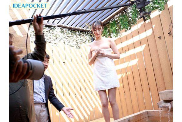IPZZ-923 Asuka Mitsuha, A Beautiful Model And Talent With A Perfect Figure, Finds Herself Sharing A Room With The Producer She Absolutely Hates At A Hot Spring Inn During A Filming Location... And Is Repeatedly Brought To Orgasm By The Ugly, Insatiable Old Man. Screenshot 4