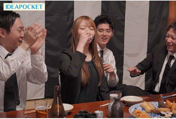 IPZZ-927 At A Memorial Service, Yume Nishimiya, A Blonde, Mourning-dressed Gal, Was Plied With Drinks And Got Drunk By Her Old Classmates, Causing Her Old Slutty Habits To Resurface Despite Being A Married Woman, And She Was Gang-raped And Cummed Inside Repeatedly. Screenshot 9