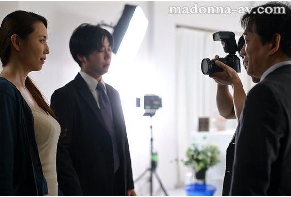 JUR-057 Nude Model NTR: Shocking Footage Of My Wife's Affair With Her Boss, Drowning In Shame - Ayaka Nanba Screenshot 1