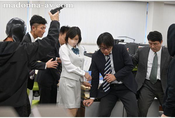 JUR-383 Hostage 'rape' Gangbang: Sayaka, An Out-of-reach Housewife, Is Turned Into A Bank Robber's Creampie Sex Slave. Screenshot 3