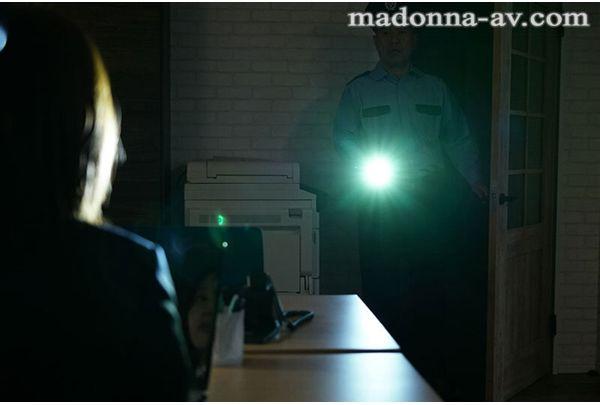 JUR-413 Intimate Sex - Late-night Office Affair With A Security Guard - Minami Kojima Screenshot 1