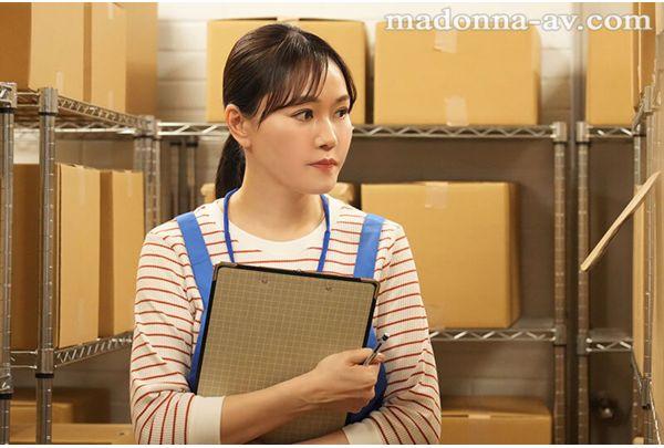JUR-498 A Part-time Warehouse Worker Who Works Part-time As A Meat Urinal. When She Takes Off Her Clothes, She Turns Out To Be A Very Plain Housewife Who Will Do It For The Minimum Wage Of 951 Yen... Momo's Marina Screenshot 1