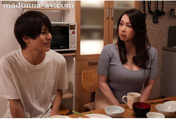 JUR-613 During The Spring Break, My Friend And I Decided To Exchange Our Beloved Mothers. Yumi Kazama Screenshot 1