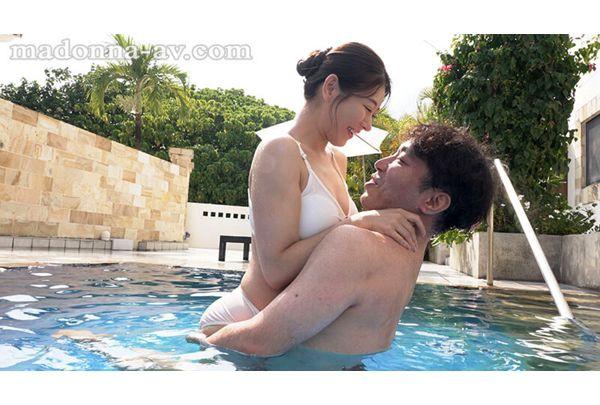 JUR-720 Iyo Shinohara's Long-awaited Private Affair Documentary!! A Twilight Affair On A Remote Island, Immersed In Pleasure. A 2-day, 1-night Trip Where Iyo Shinohara Unleashes Her Desires With Unprotected Sex And Ejaculation Inside. Screenshot 6