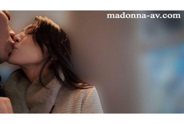JUR-743 Celebrating Madonna's 6th Anniversary As An Exclusive Artist, This Is A Special Work Set In The Tsugaru Strait, A Scene Of "adultery." Kissing And Slapping Away At People's Eyes, A Two-day, One-night Trip Where The Two Of Them Have Sex And Get Fucked. Screenshot 3