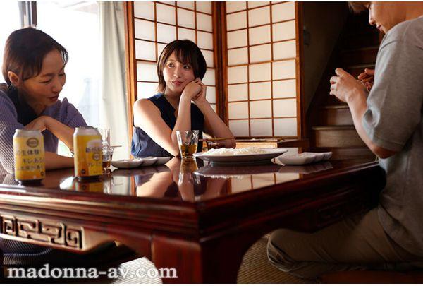 JUR-792 The Sweaty Married Woman Shook Her Hips So Hard That I Ended Up Cumming Inside Her Without Even Moving My Hips Once - Niizuma Yuuka Screenshot 3
