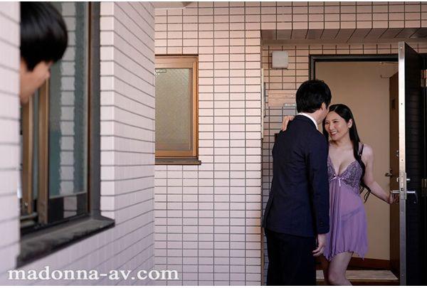 JUR-898 "Today, I'll Give You Extra Service As A Special Treat... Don't Tell Anyone, Okay?" I Found Out That My Plain, Unfriendly Neighbor Was Running A Home-based Brothel, So I Went To Visit... And Before I Knew It, I Was Captivated By Her Warm, Maternal Service. Screenshot 3