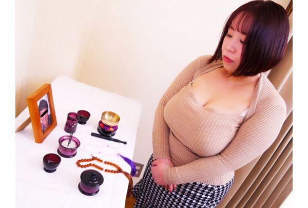 JYMA-110 Forbidden NTR I Want To Get Pregnant... My Busty Stepmother's Sexual Desire Is Unstoppable Screenshot 1