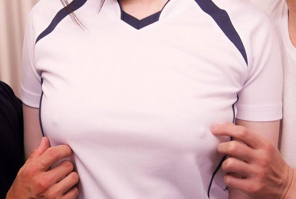 JYMA-114 A Tall, Beautiful Wife Is Seduced By The Coach Of A Mothers' Volleyball Team. Screenshot 5
