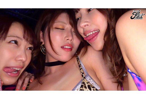 MANX-001 Everyone Tati! Kissing Lesbians With Big Breasts Covered In Love Juice - Three Nymphomaniacs Fighting Over Partners Covered In Saliva, Sweat And Tide - Mizuki Yayoi, Miu Arioka, Akari Niimura Screenshot