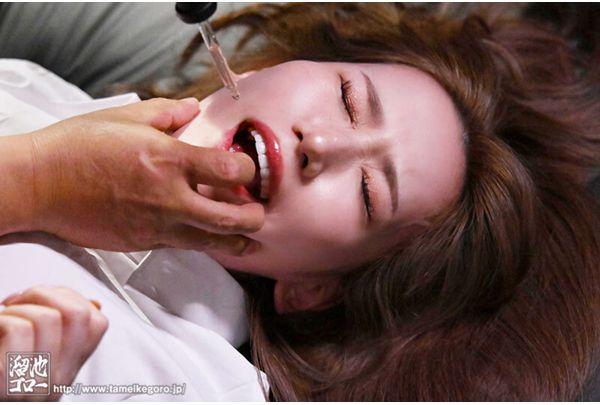 MEYD-986 "Falling Into The Trap Of A Real Estate Fraudster..." Ai Sayama, A Married Woman Investigator, Is Injected With An Aphrodisiac And Made To Cum Over And Over Again By A Dick, Becoming A Wreck Screenshot 5
