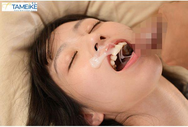 MFYD-138 A Former Bio-scientist Is Glitched! In A Studio With A Broken Air Conditioner In The Middle Of Summer, Three Intense Rounds Of Passionate French Kissing And Mating Between Two Sweaty, Drooling Old Men! Screenshot 8