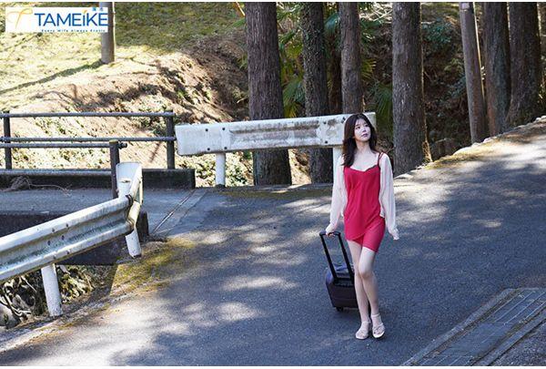 MFYD-189 A Married Woman Returns To Her Hometown And Awakens (to Ecstasy) Through A Wild Kiss With Her Ex-boyfriend. - Wakana Natsuki Screenshot 1