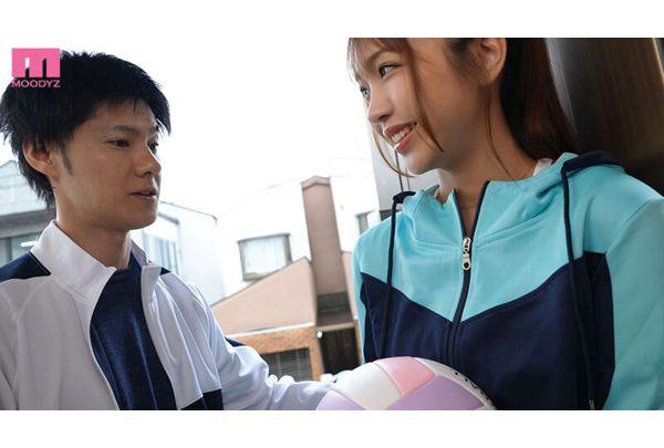 MIAB-564 Covered In Sweat And Semen, This Big-assed Volleyball Mom And Horny Slut Wife, Kinoshita Himari, Milks The Young Coach's Load Of 12 Loads. Screenshot 1